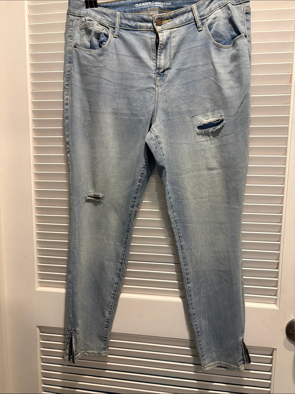 Old Navy Light Blue Distressed Ankle Jeans